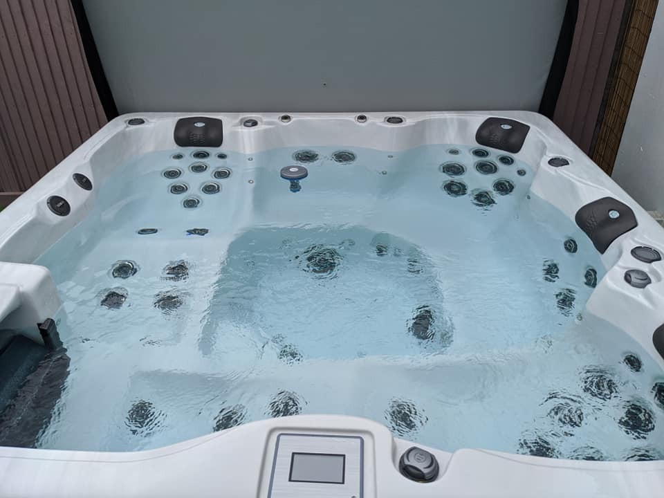 Гидромассажный Спа бассейн Vita Spa Salon (рис.1)