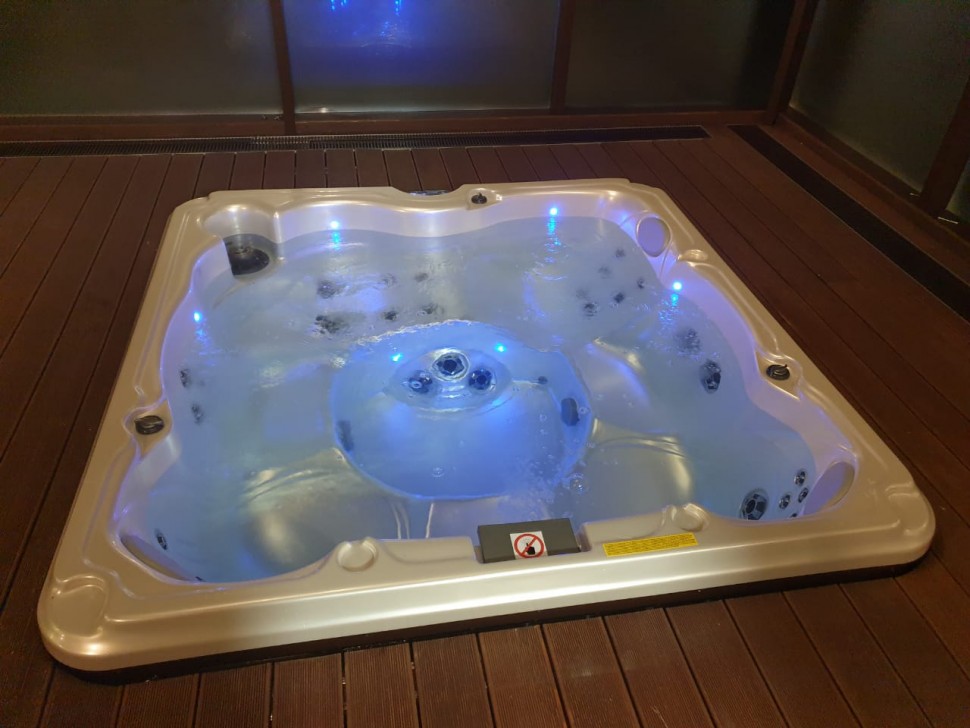 Спа-бассейн Jacuzzi J-235 (рис.4) Спа-бассейн Jacuzzi J-235 (рис.4)