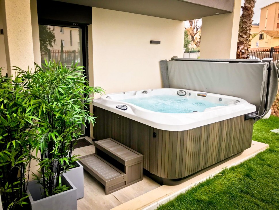 Спа-бассейн Jacuzzi J-335 (рис.1)