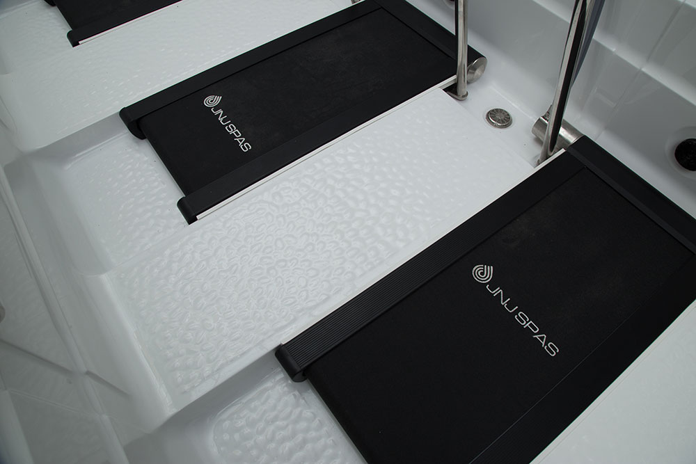 Спа бассейн с беговой дорожкой JNJ Spas Treadmill SPA-8368 (рис.1)